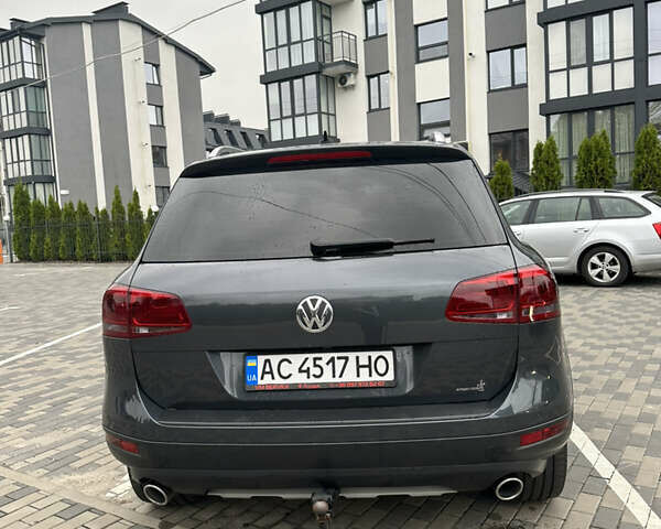 Серый Фольксваген Туарег, объемом двигателя 2.97 л и пробегом 297 тыс. км за 21500 $, фото 3 на Automoto.ua