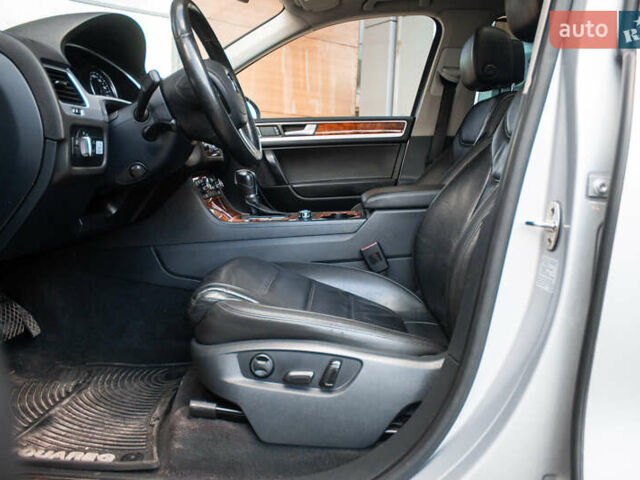 Сірий Фольксваген Туарег, об'ємом двигуна 2.97 л та пробігом 225 тис. км за 18500 $, фото 15 на Automoto.ua