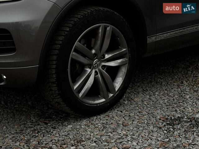 Сірий Фольксваген Туарег, об'ємом двигуна 2.97 л та пробігом 250 тис. км за 21500 $, фото 13 на Automoto.ua
