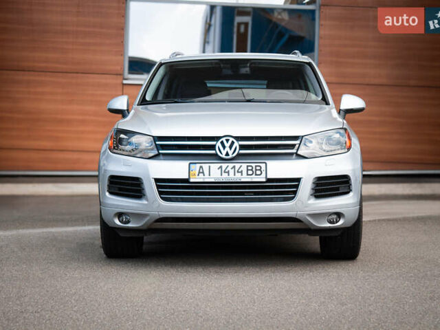 Сірий Фольксваген Туарег, об'ємом двигуна 2.97 л та пробігом 225 тис. км за 18500 $, фото 1 на Automoto.ua