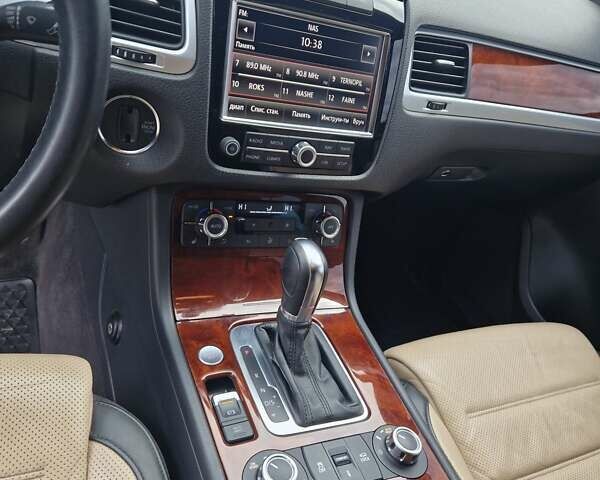 Сірий Фольксваген Туарег, об'ємом двигуна 3 л та пробігом 137 тис. км за 25900 $, фото 9 на Automoto.ua