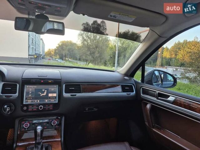 Серый Фольксваген Туарег, объемом двигателя 2.97 л и пробегом 248 тыс. км за 16500 $, фото 21 на Automoto.ua
