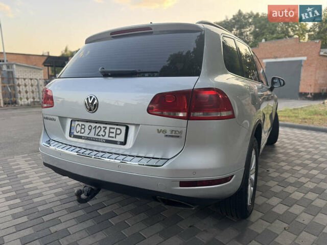 Серый Фольксваген Туарег, объемом двигателя 2.97 л и пробегом 340 тыс. км за 15900 $, фото 10 на Automoto.ua
