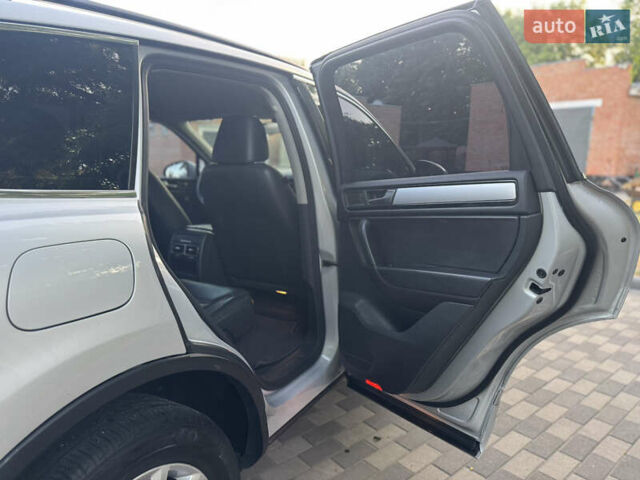 Серый Фольксваген Туарег, объемом двигателя 2.97 л и пробегом 340 тыс. км за 15900 $, фото 25 на Automoto.ua