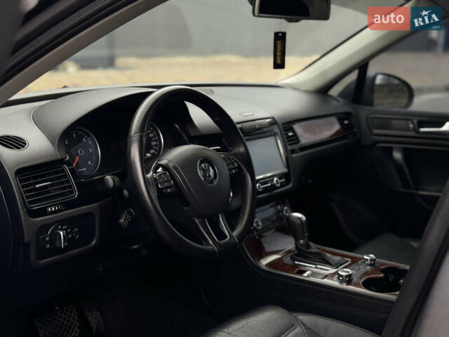 Серый Фольксваген Туарег, объемом двигателя 2.97 л и пробегом 360 тыс. км за 17500 $, фото 38 на Automoto.ua