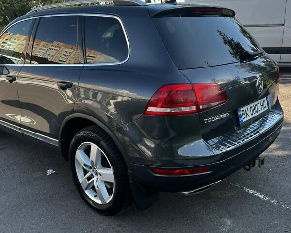 Сірий Фольксваген Туарег, об'ємом двигуна 3 л та пробігом 290 тис. км за 16300 $, фото 5 на Automoto.ua