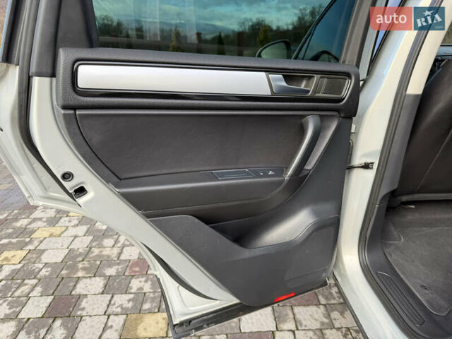 Серый Фольксваген Туарег, объемом двигателя 3 л и пробегом 230 тыс. км за 21900 $, фото 34 на Automoto.ua