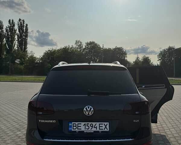 Серый Фольксваген Туарег, объемом двигателя 2.97 л и пробегом 174 тыс. км за 19000 $, фото 2 на Automoto.ua