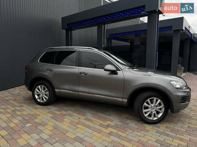 Серый Фольксваген Туарег, объемом двигателя 2.97 л и пробегом 360 тыс. км за 17500 $, фото 5 на Automoto.ua