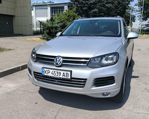 Серый Фольксваген Туарег, объемом двигателя 3 л и пробегом 280 тыс. км за 22500 $, фото 7 на Automoto.ua