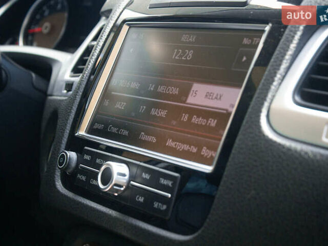 Сірий Фольксваген Туарег, об'ємом двигуна 2.97 л та пробігом 225 тис. км за 18500 $, фото 27 на Automoto.ua