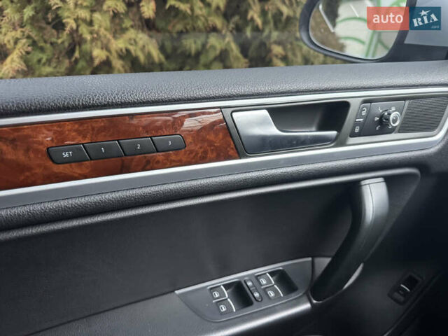 Серый Фольксваген Туарег, объемом двигателя 2.97 л и пробегом 345 тыс. км за 16900 $, фото 27 на Automoto.ua