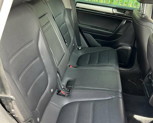 Сірий Фольксваген Туарег, об'ємом двигуна 3 л та пробігом 201 тис. км за 13500 $, фото 7 на Automoto.ua