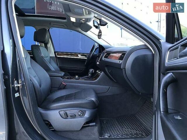 Серый Фольксваген Туарег, объемом двигателя 2.97 л и пробегом 177 тыс. км за 22000 $, фото 9 на Automoto.ua