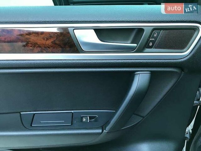 Серый Фольксваген Туарег, объемом двигателя 2.97 л и пробегом 177 тыс. км за 22000 $, фото 35 на Automoto.ua