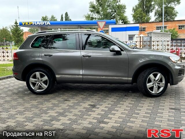 Сірий Фольксваген Туарег, об'ємом двигуна 3 л та пробігом 215 тис. км за 17500 $, фото 1 на Automoto.ua