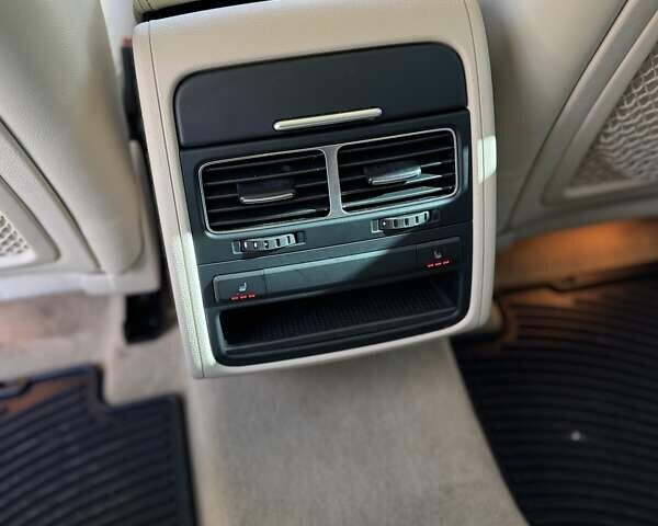 Сірий Фольксваген Туарег, об'ємом двигуна 2.97 л та пробігом 247 тис. км за 19200 $, фото 17 на Automoto.ua