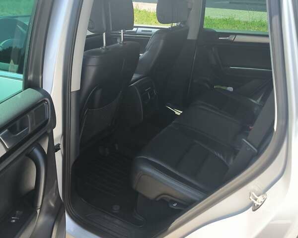 Серый Фольксваген Туарег, объемом двигателя 3 л и пробегом 280 тыс. км за 22500 $, фото 32 на Automoto.ua