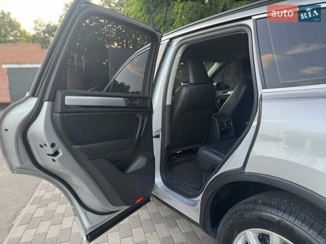 Серый Фольксваген Туарег, объемом двигателя 2.97 л и пробегом 340 тыс. км за 15900 $, фото 28 на Automoto.ua