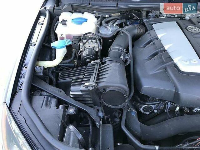 Серый Фольксваген Туарег, объемом двигателя 2.97 л и пробегом 177 тыс. км за 22000 $, фото 32 на Automoto.ua