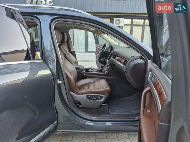 Серый Фольксваген Туарег, объемом двигателя 2.97 л и пробегом 248 тыс. км за 16500 $, фото 37 на Automoto.ua