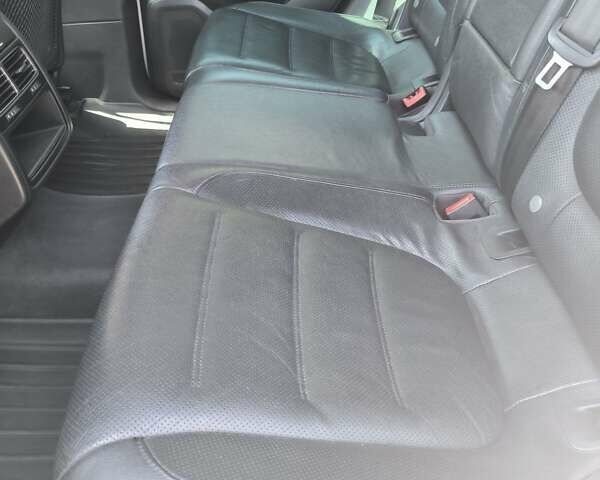 Серый Фольксваген Туарег, объемом двигателя 3 л и пробегом 280 тыс. км за 22500 $, фото 41 на Automoto.ua