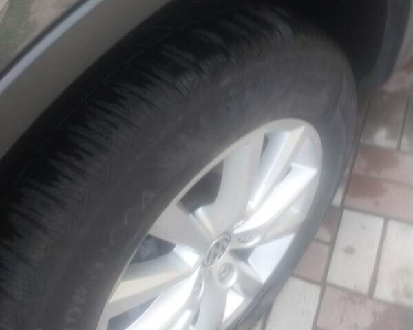 Серый Фольксваген Туарег, объемом двигателя 2.97 л и пробегом 289 тыс. км за 20500 $, фото 1 на Automoto.ua