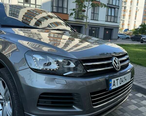 Серый Фольксваген Туарег, объемом двигателя 3 л и пробегом 263 тыс. км за 19800 $, фото 17 на Automoto.ua