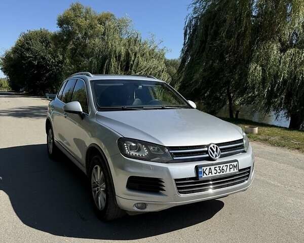 Серый Фольксваген Туарег, объемом двигателя 3 л и пробегом 280 тыс. км за 16000 $, фото 4 на Automoto.ua