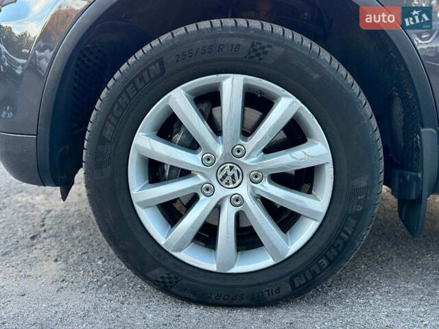 Сірий Фольксваген Туарег, об'ємом двигуна 3 л та пробігом 222 тис. км за 21290 $, фото 12 на Automoto.ua