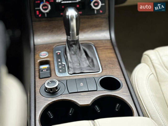 Сірий Фольксваген Туарег, об'ємом двигуна 2.97 л та пробігом 250 тис. км за 21500 $, фото 17 на Automoto.ua