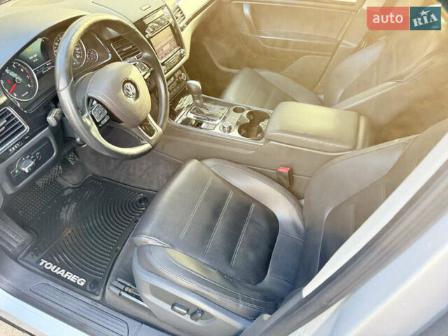 Сірий Фольксваген Туарег, об'ємом двигуна 3.6 л та пробігом 225 тис. км за 12500 $, фото 40 на Automoto.ua