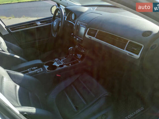 Серый Фольксваген Туарег, объемом двигателя 2.97 л и пробегом 286 тыс. км за 17000 $, фото 6 на Automoto.ua