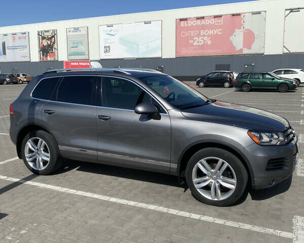 Серый Фольксваген Туарег, объемом двигателя 3 л и пробегом 290 тыс. км за 19500 $, фото 6 на Automoto.ua