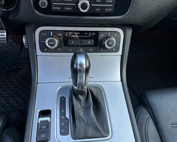 Сірий Фольксваген Туарег, об'ємом двигуна 2.97 л та пробігом 254 тис. км за 21000 $, фото 12 на Automoto.ua