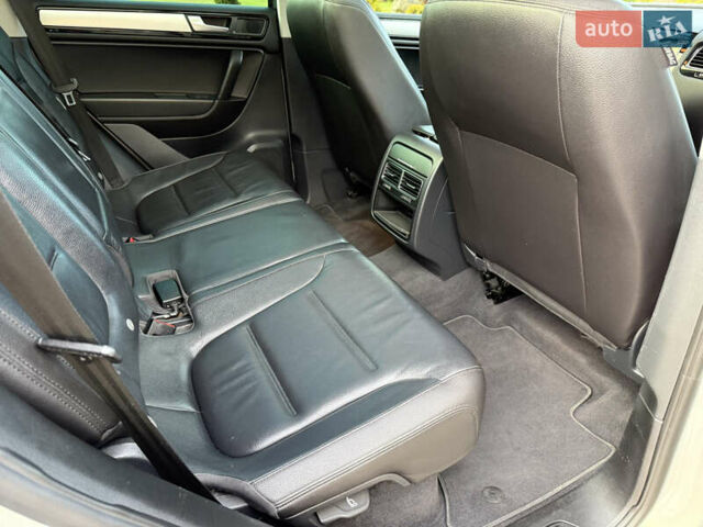 Серый Фольксваген Туарег, объемом двигателя 3 л и пробегом 230 тыс. км за 21900 $, фото 38 на Automoto.ua