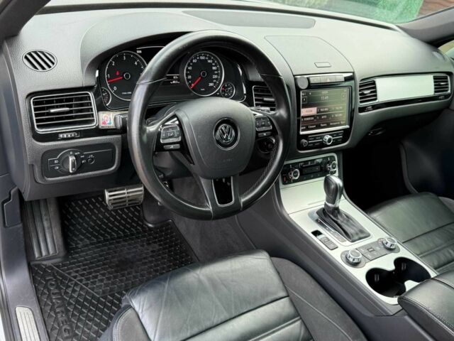 Сірий Фольксваген Туарег, об'ємом двигуна 3 л та пробігом 226 тис. км за 18000 $, фото 14 на Automoto.ua