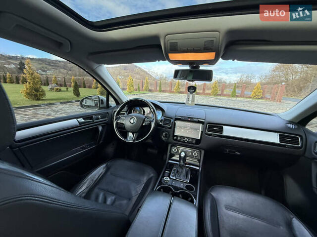 Серый Фольксваген Туарег, объемом двигателя 3 л и пробегом 230 тыс. км за 21900 $, фото 49 на Automoto.ua