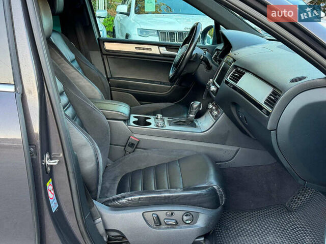 Сірий Фольксваген Туарег, об'ємом двигуна 3 л та пробігом 222 тис. км за 21290 $, фото 29 на Automoto.ua