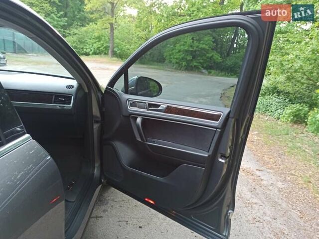 Серый Фольксваген Туарег, объемом двигателя 3.6 л и пробегом 179 тыс. км за 19000 $, фото 7 на Automoto.ua