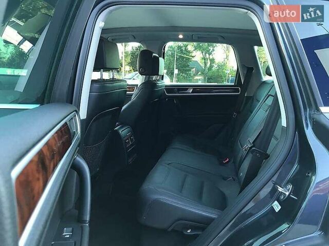 Серый Фольксваген Туарег, объемом двигателя 2.97 л и пробегом 177 тыс. км за 22000 $, фото 22 на Automoto.ua