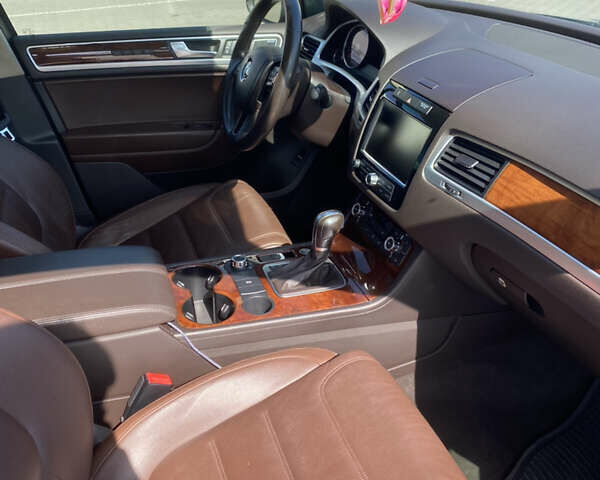 Серый Фольксваген Туарег, объемом двигателя 3 л и пробегом 290 тыс. км за 19500 $, фото 11 на Automoto.ua