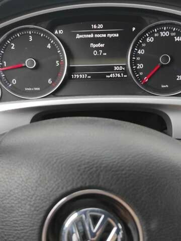 Серый Фольксваген Туарег, объемом двигателя 2.97 л и пробегом 180 тыс. км за 21000 $, фото 1 на Automoto.ua