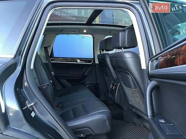 Серый Фольксваген Туарег, объемом двигателя 2.97 л и пробегом 177 тыс. км за 22000 $, фото 7 на Automoto.ua