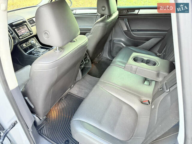 Сірий Фольксваген Туарег, об'ємом двигуна 3.6 л та пробігом 225 тис. км за 12500 $, фото 36 на Automoto.ua