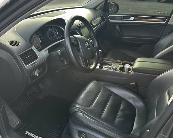 Серый Фольксваген Туарег, объемом двигателя 3.6 л и пробегом 175 тыс. км за 16500 $, фото 11 на Automoto.ua