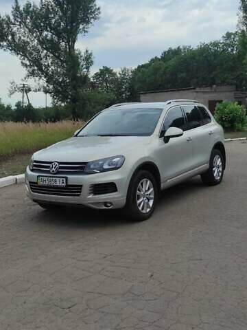 Серый Фольксваген Туарег, объемом двигателя 2.97 л и пробегом 180 тыс. км за 21000 $, фото 2 на Automoto.ua