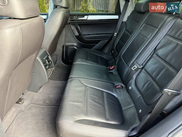 Серый Фольксваген Туарег, объемом двигателя 3 л и пробегом 230 тыс. км за 21900 $, фото 33 на Automoto.ua