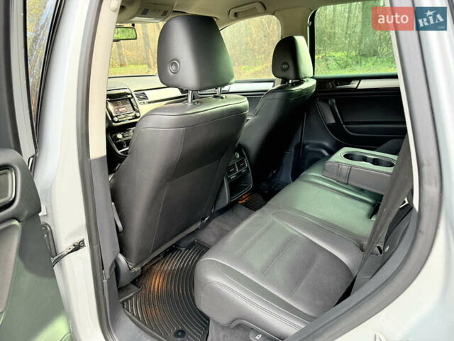 Сірий Фольксваген Туарег, об'ємом двигуна 3.6 л та пробігом 225 тис. км за 12500 $, фото 13 на Automoto.ua