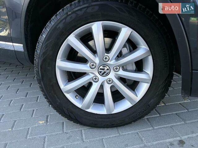 Серый Фольксваген Туарег, объемом двигателя 2.97 л и пробегом 177 тыс. км за 22000 $, фото 18 на Automoto.ua